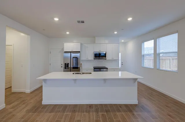 $2,600 | 905 Plum Tree Avenue, Clovis, CA 93619