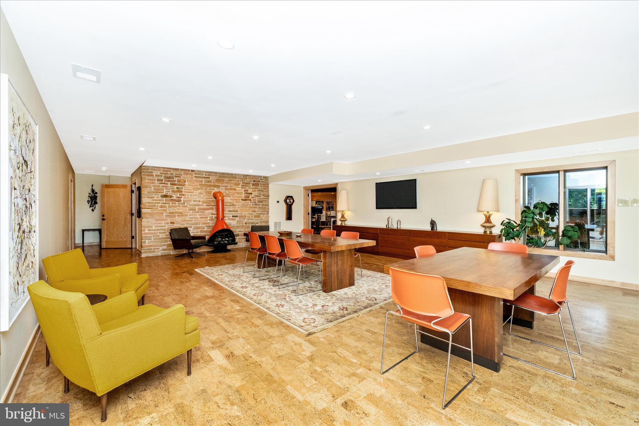 9237 Frostown Road Middletown, MD 21769 - Photo 67 of 113 Plenty of space and seating for meeting or relaxin