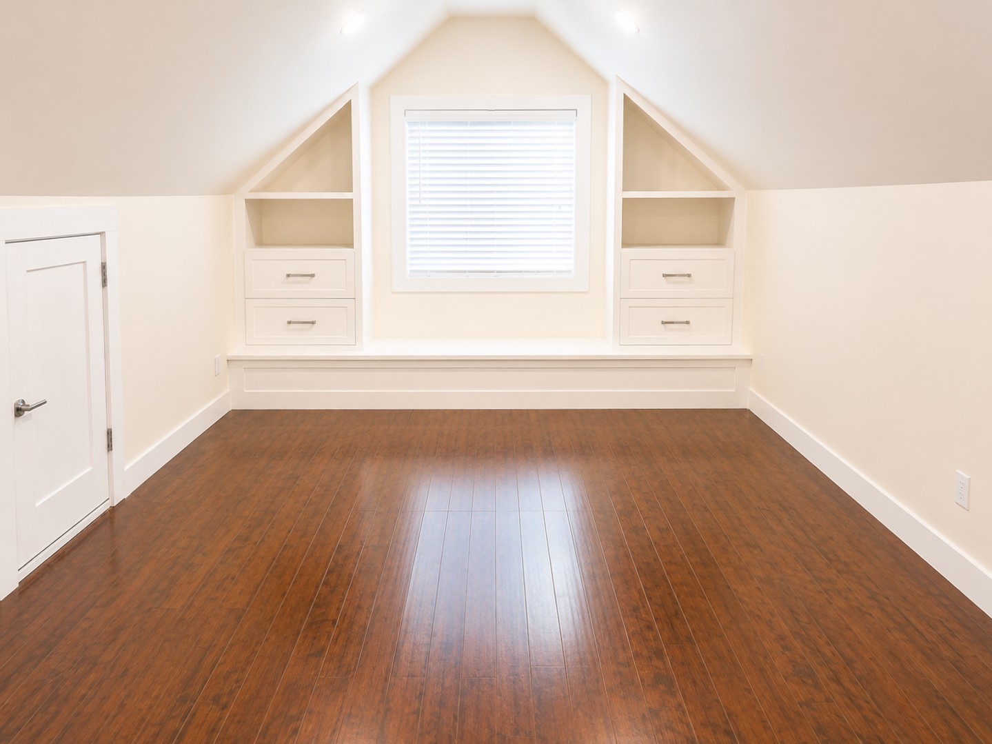 2302 Ruth Street Houston, TX 77004 - Photo 12 of 18 The 2nd floor primary suite features built-in drawers/shelving.