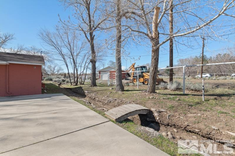 2250 Foothill Road Reno, NV 89511 - Photo 26 of 37 a view of a yard with barn