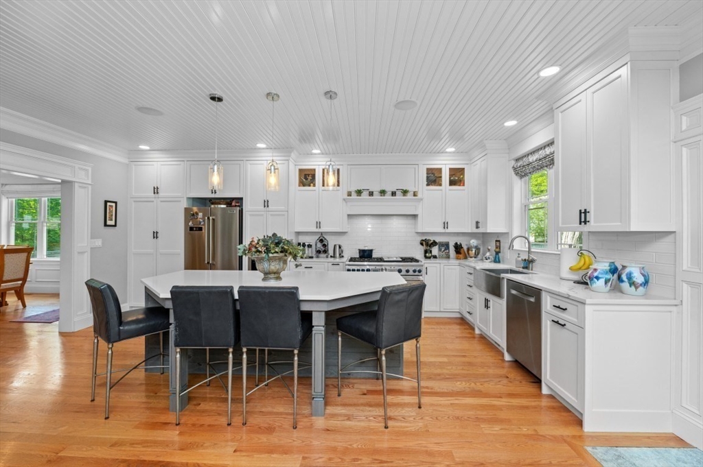 456 Chestnut Street Needham, MA 02492 - Photo 7 of 37