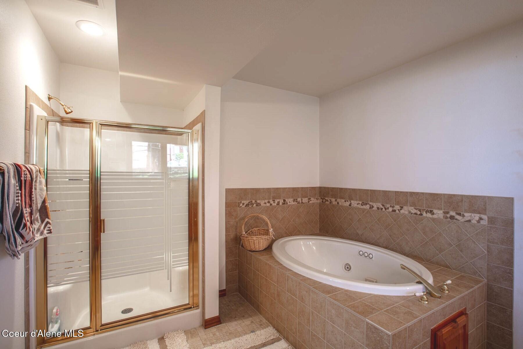 433 Campbell Point Road Laclede, ID 83841 - Photo 45 of 70 Ensuite Bath Lower Level