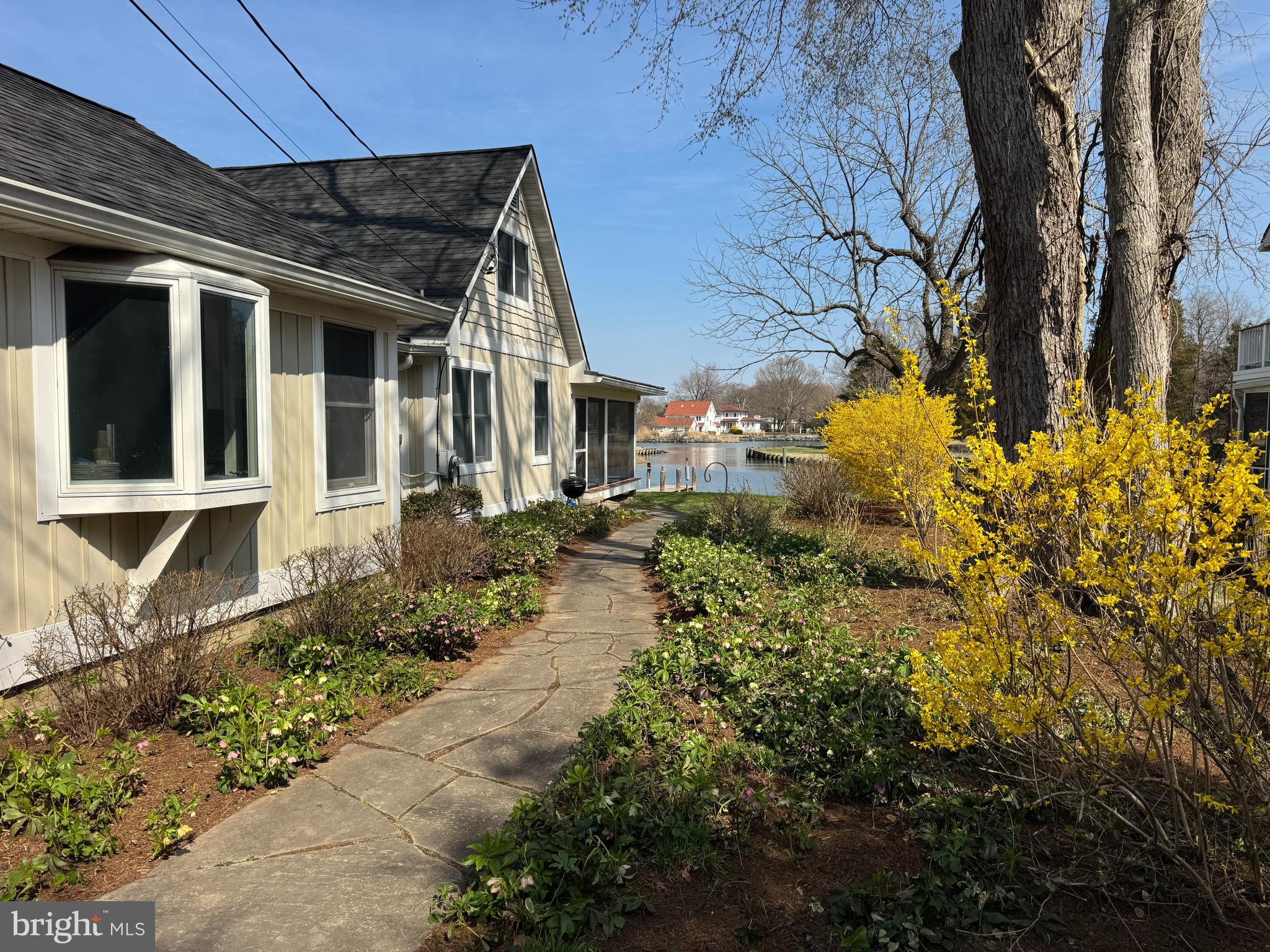 1268 Hayes Road Shady Side, MD 20764 - Photo 6 of 35 Side View