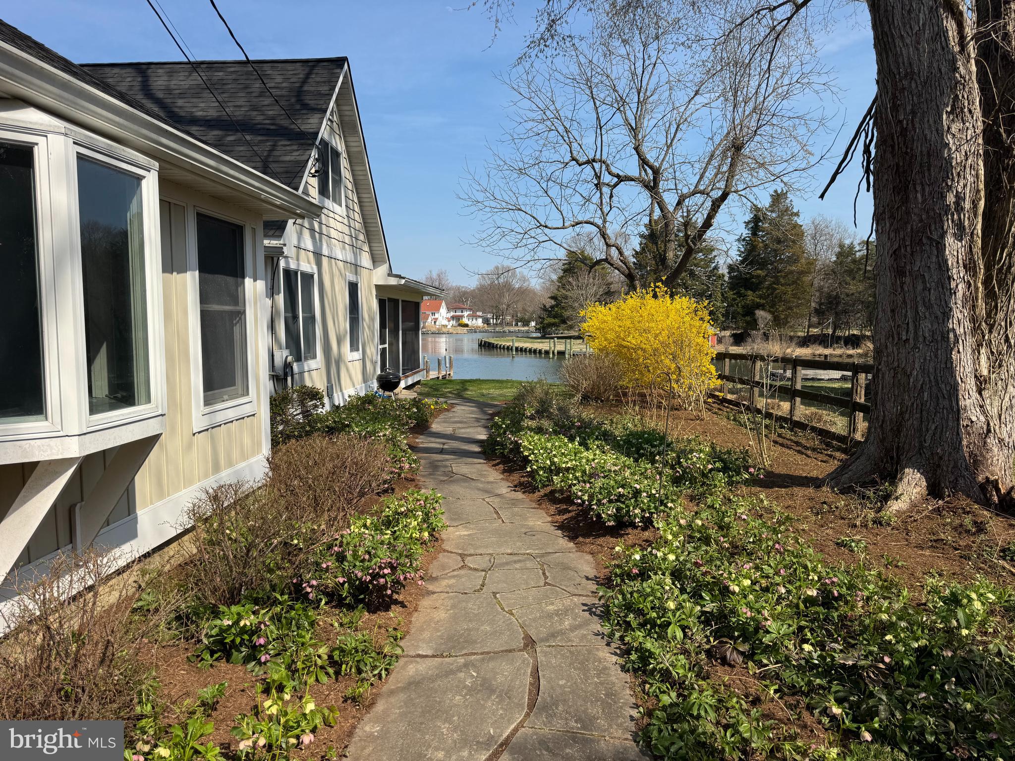1268 Hayes Road Shady Side, MD 20764 - Photo 7 of 35 Side View