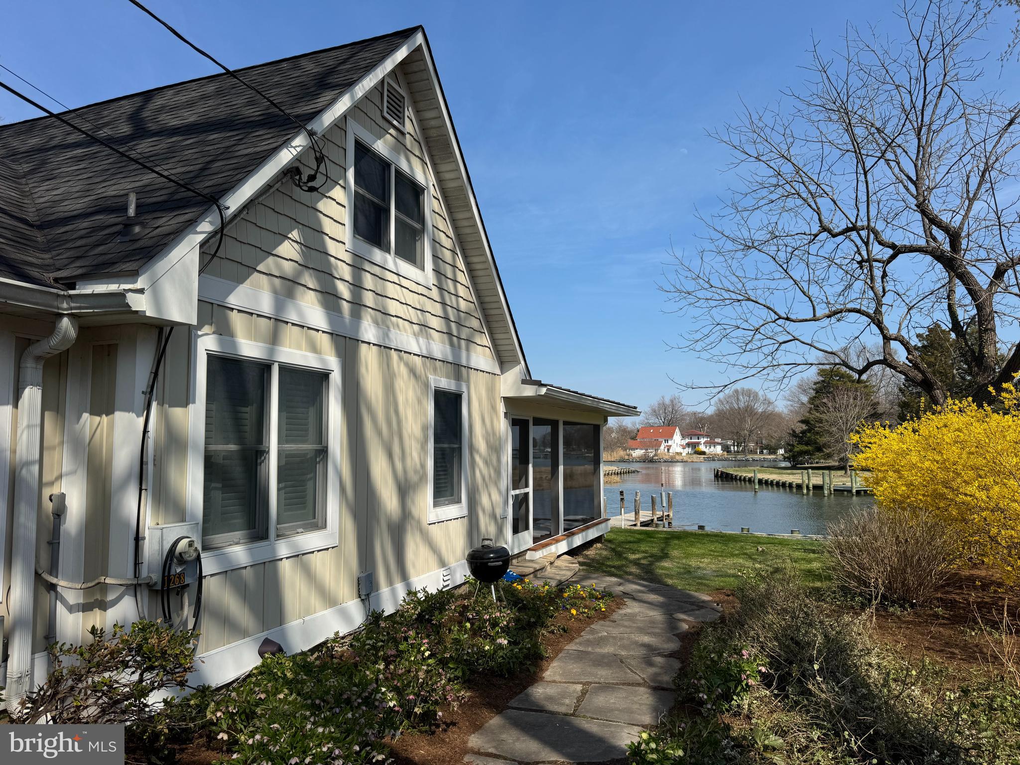 1268 Hayes Road Shady Side, MD 20764 - Photo 8 of 35 Side View