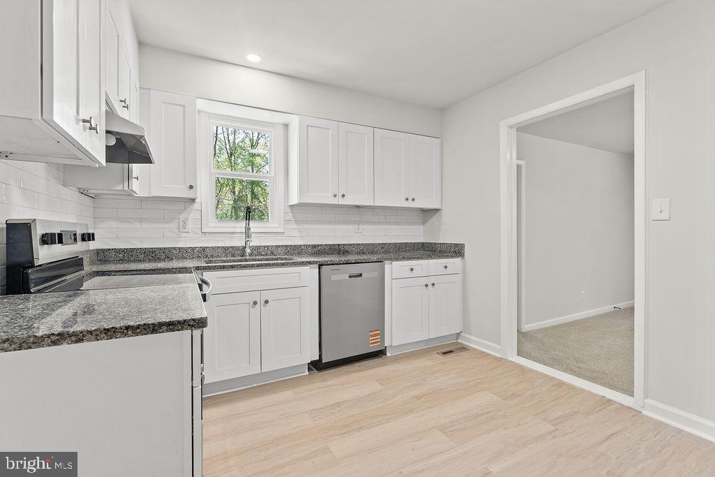 28494 Eddings Road Rhoadesville, VA 22542 - Photo 12 of 32 a kitchen with granite countertop cabinets stainless steel appliances a sink and a window