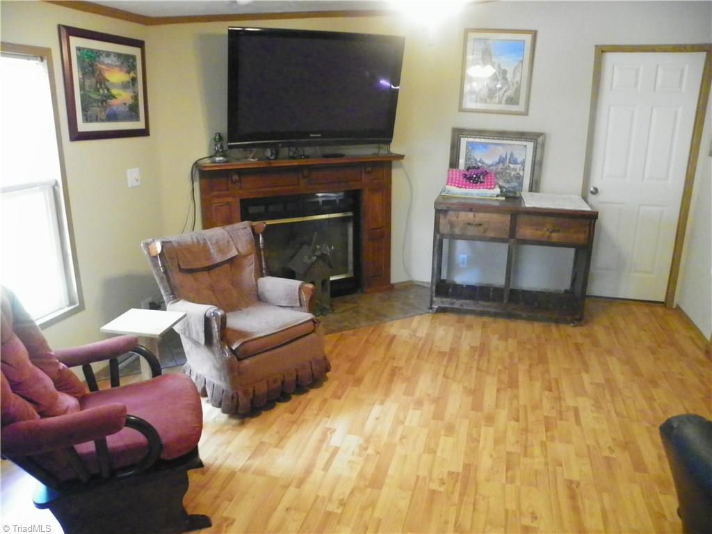 288 West Grove Road Lexington, NC 27295 - Photo 12 of 17 Living Room