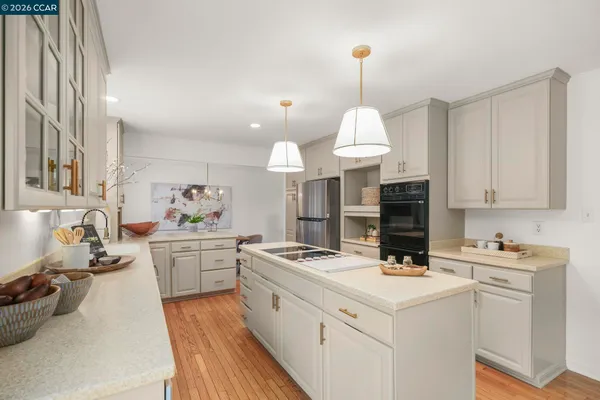 $1,075,000 | 425 Roanoke Drive, Martinez, CA 94553