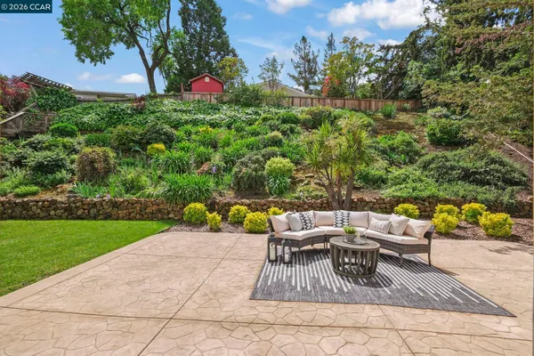 $1,075,000 | 425 Roanoke Drive, Martinez, CA 94553