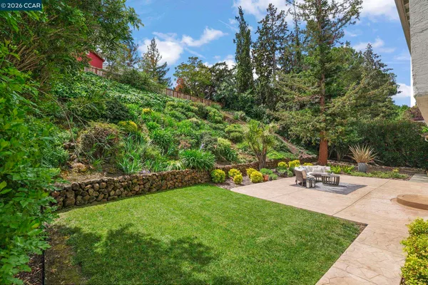 $1,075,000 | 425 Roanoke Drive, Martinez, CA 94553