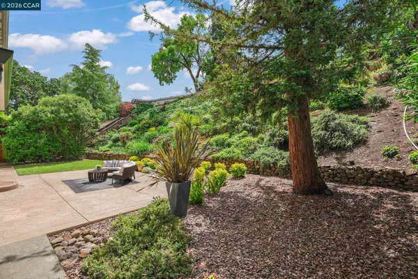 $1,075,000 | 425 Roanoke Drive, Martinez, CA 94553