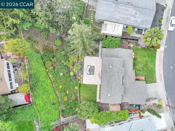 $1,075,000 | 425 Roanoke Drive, Martinez, CA 94553