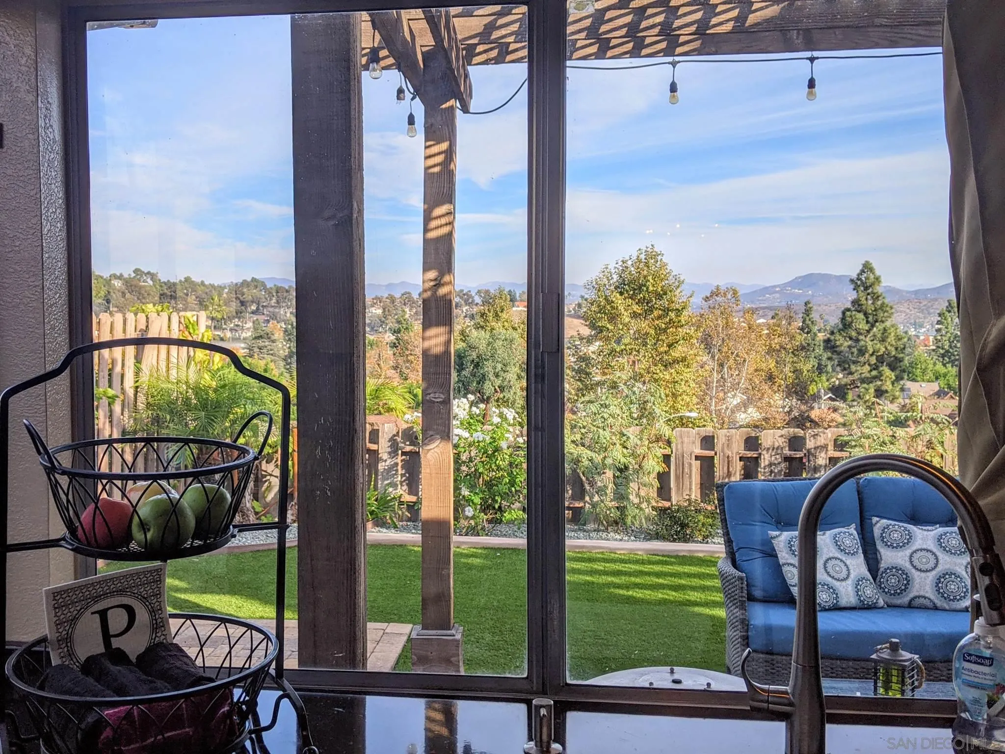 2701 Ledgetop Place Spring Valley, CA 91977 - Photo 4 of 47 Gallery Image 4