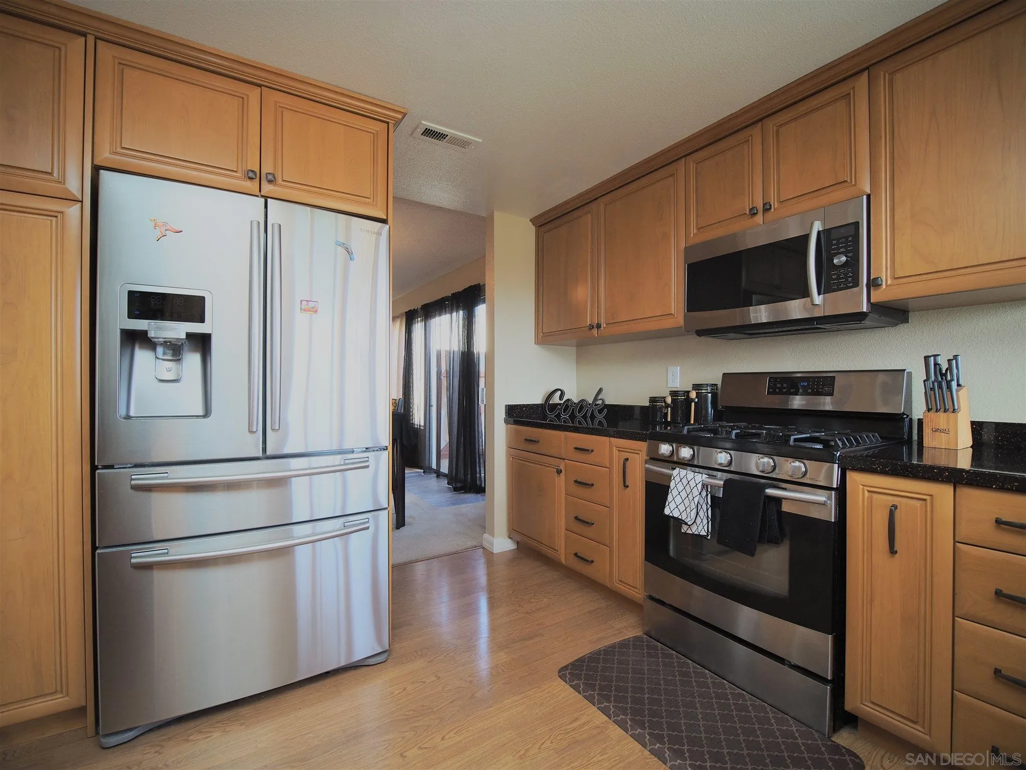 2701 Ledgetop Place Spring Valley, CA 91977 - Photo 6 of 47 Gallery Image 6