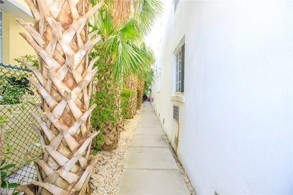 a view of entryway with flower plants
