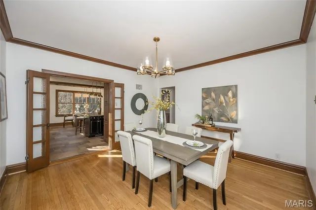 $1,175,000 | 8000 Venetian Drive, St. Louis, MO 63105