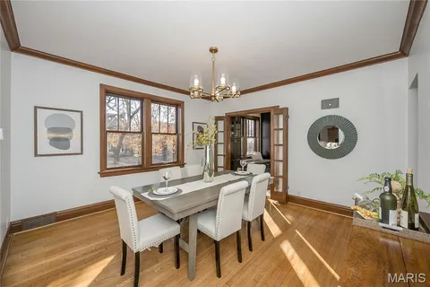 $1,175,000 | 8000 Venetian Drive, St. Louis, MO 63105