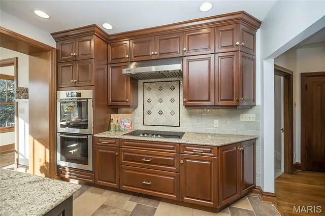 $1,175,000 | 8000 Venetian Drive, St. Louis, MO 63105