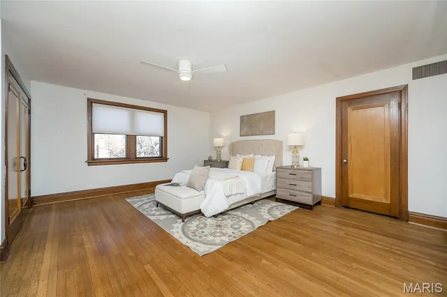 $1,175,000 | 8000 Venetian Drive, St. Louis, MO 63105