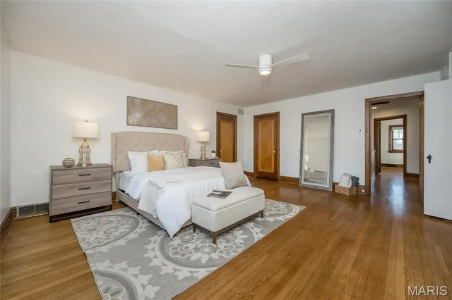 $1,175,000 | 8000 Venetian Drive, St. Louis, MO 63105