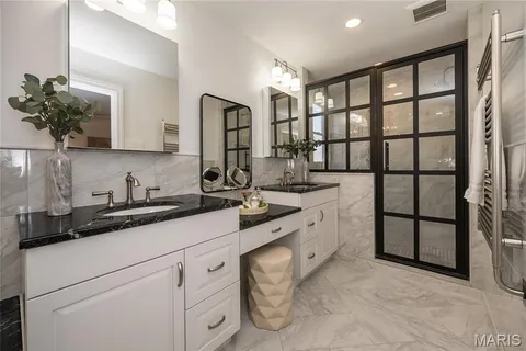 $1,175,000 | 8000 Venetian Drive, St. Louis, MO 63105