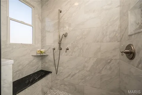 $1,175,000 | 8000 Venetian Drive, St. Louis, MO 63105