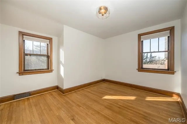 $1,175,000 | 8000 Venetian Drive, St. Louis, MO 63105