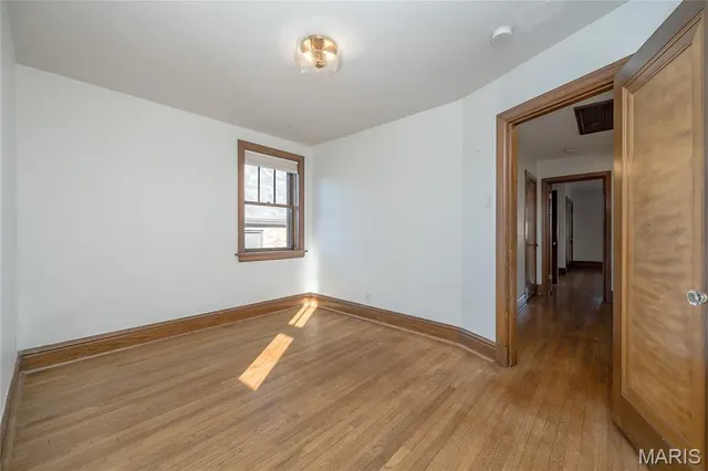 $1,175,000 | 8000 Venetian Drive, St. Louis, MO 63105