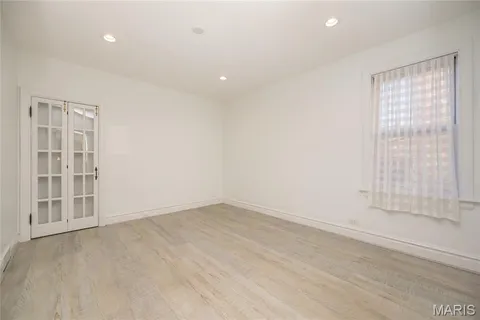 $1,175,000 | 8000 Venetian Drive, St. Louis, MO 63105