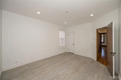 $1,175,000 | 8000 Venetian Drive, St. Louis, MO 63105