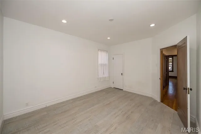 $1,175,000 | 8000 Venetian Drive, St. Louis, MO 63105