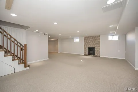 $1,175,000 | 8000 Venetian Drive, St. Louis, MO 63105