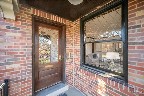 $1,175,000 | 8000 Venetian Drive, St. Louis, MO 63105