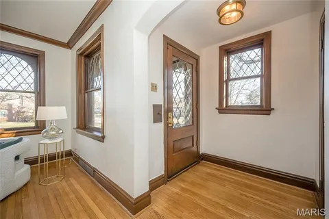 $1,175,000 | 8000 Venetian Drive, St. Louis, MO 63105