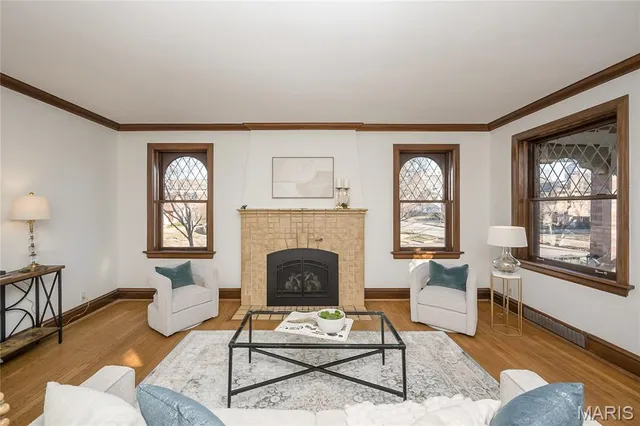 $1,175,000 | 8000 Venetian Drive, St. Louis, MO 63105