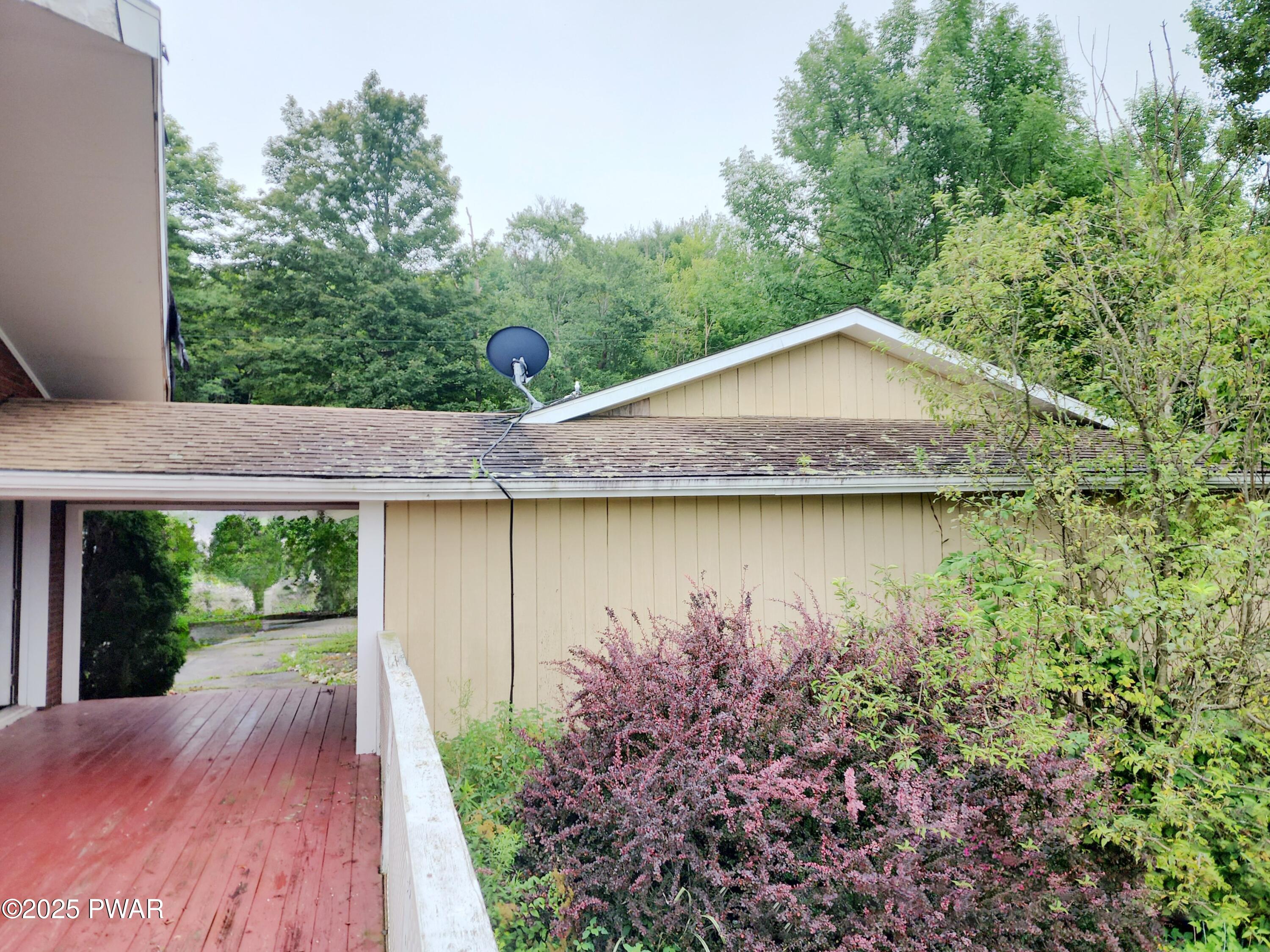 961 Aberdeen Road Moscow, PA 18444 - Photo 4 of 26 a front view of a house with garden
