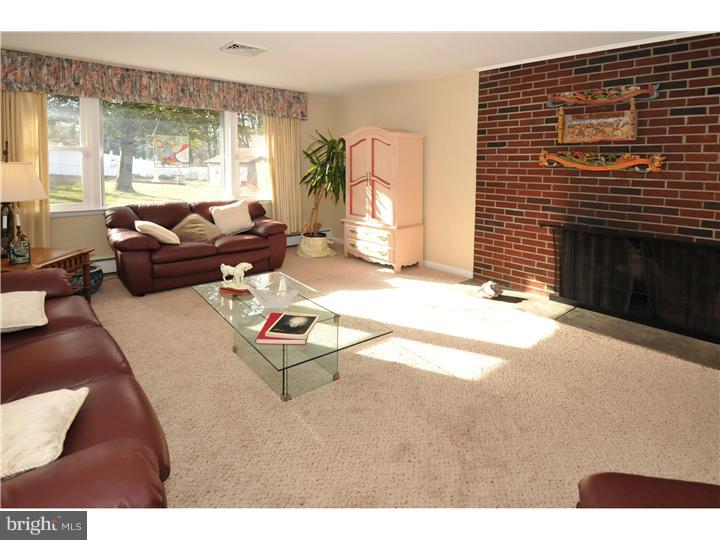 376 Welsh Road Huntingdon Valley, PA 19006 - Photo 6 of 24