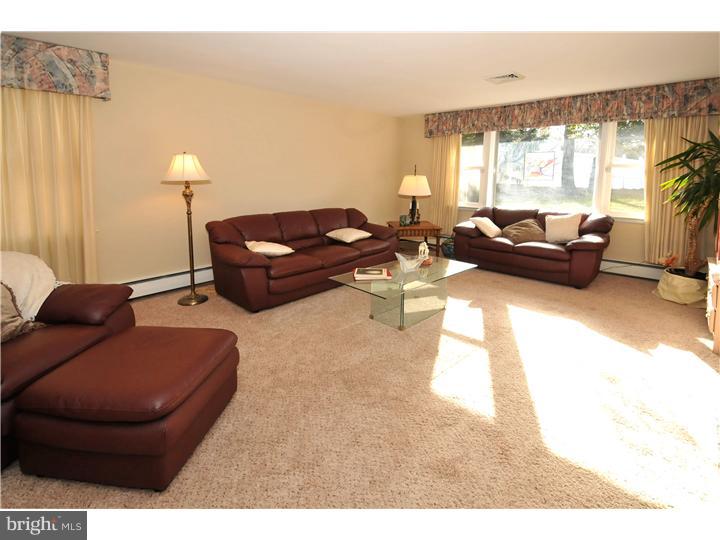 376 Welsh Road Huntingdon Valley, PA 19006 - Photo 7 of 24