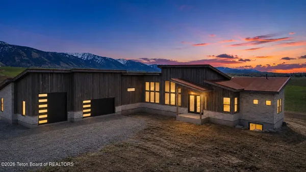 $2,490,000 | 204 Dick Casull Loop, Freedom, WY 83120