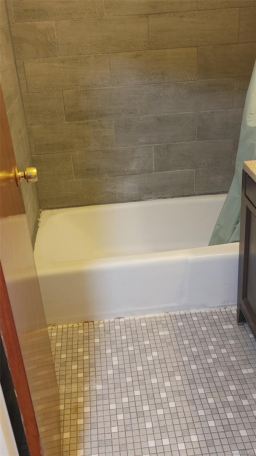 106 Union Road, Unit 3J Spring Valley, NY 10977 - Photo 8 of 15 a bathroom with a bathtub