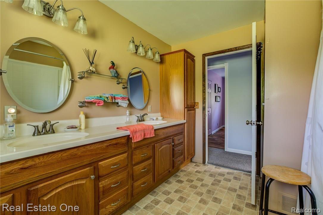 9770 Hadley Road Clarkston, MI 48348 - Photo 36 of 39 -36.jpg
