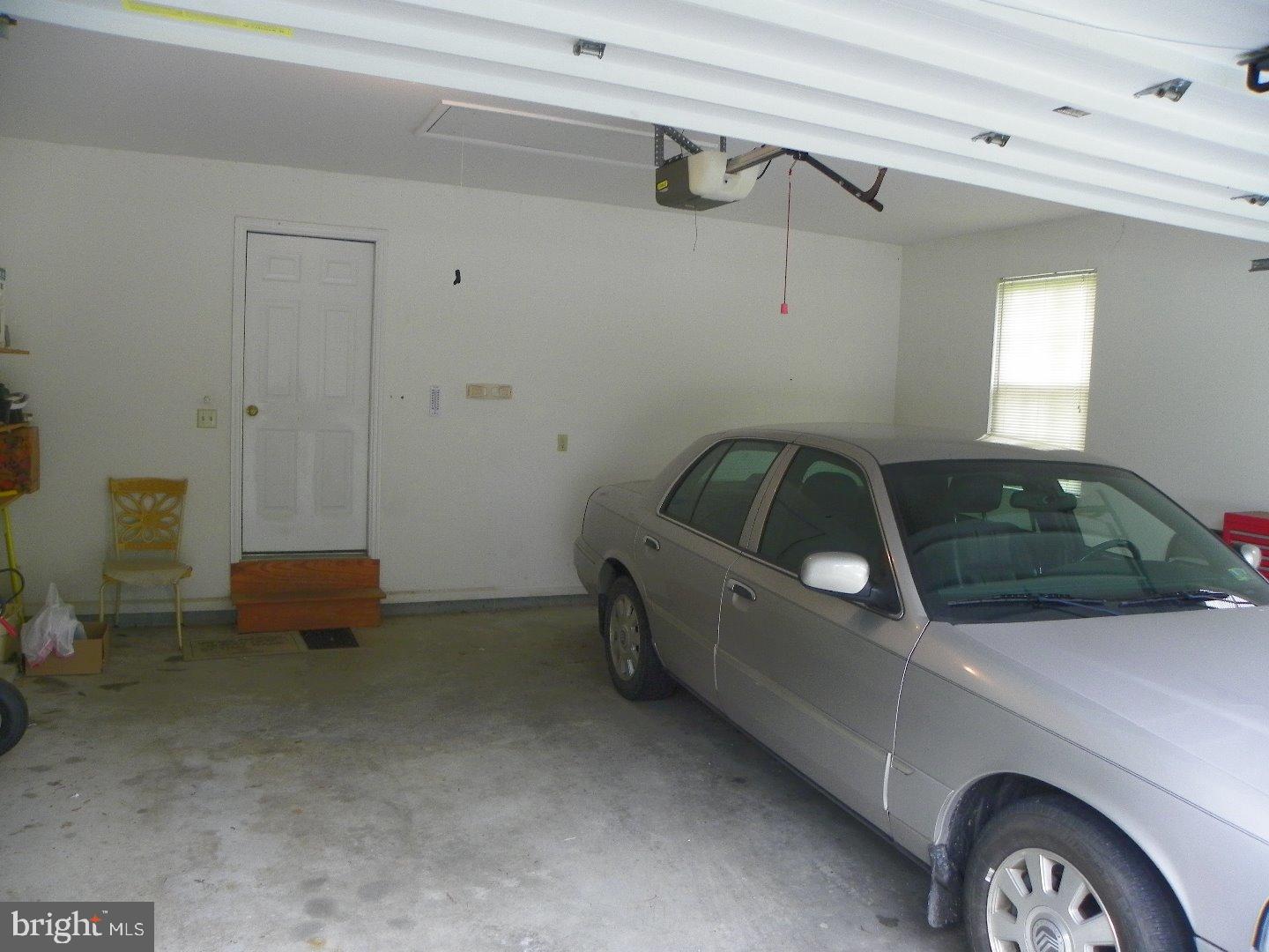 27 Isabella Road Elverson, PA 19520 - Photo 1 of 19 Garage