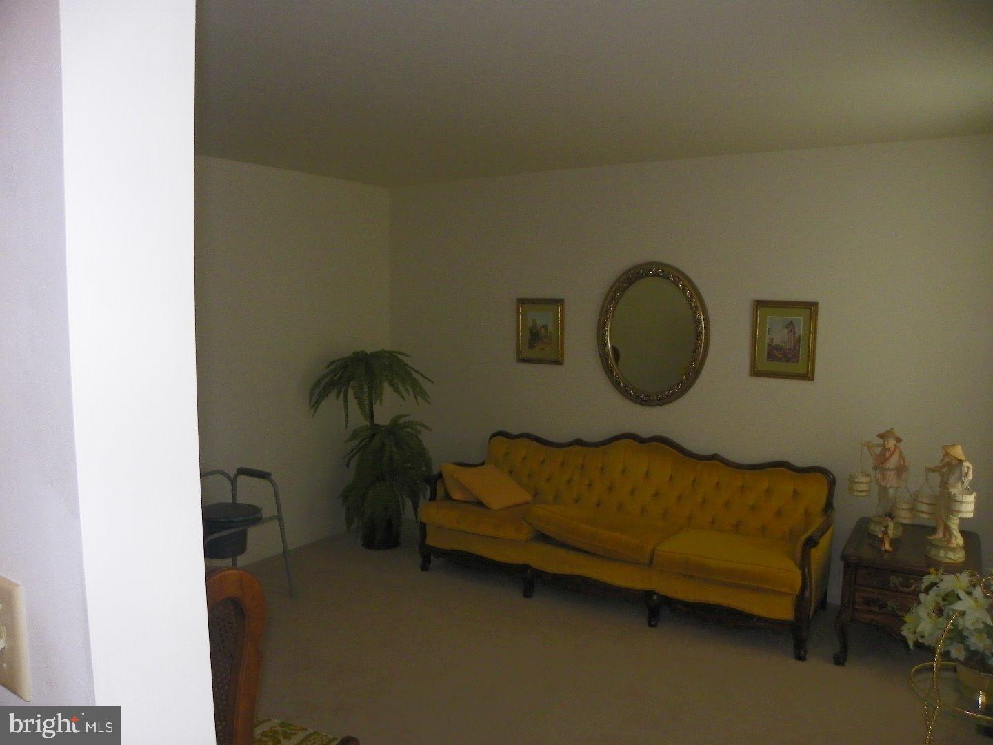27 Isabella Road Elverson, PA 19520 - Photo 4 of 19 Living Room