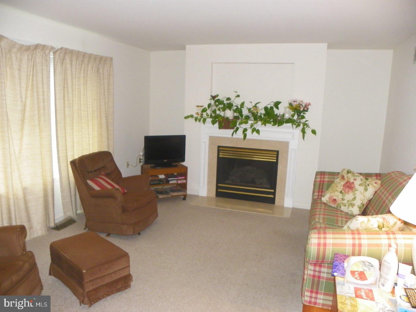 27 Isabella Road Elverson, PA 19520 - Photo 7 of 19 Family Room