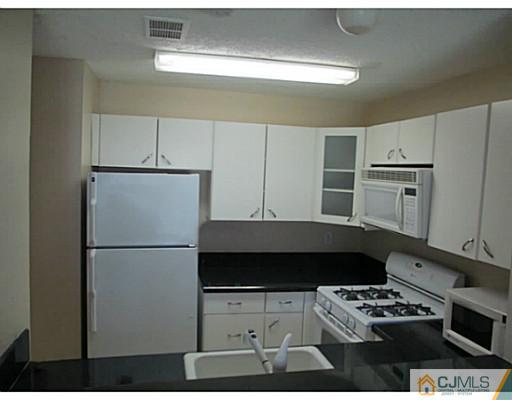 1011 Edpas Road New Brunswick, NJ 08901 - Photo 5 of 11