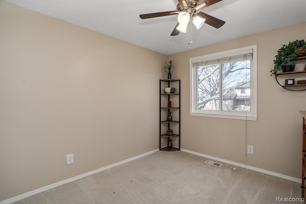 2063 Warrington Road Rochester Hills, MI 48307 - Photo 21 of 32