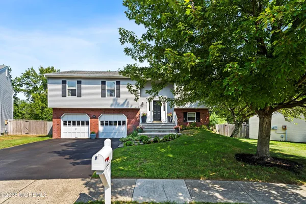 $660,000 | 10 Cove Court, Howell, NJ 07731