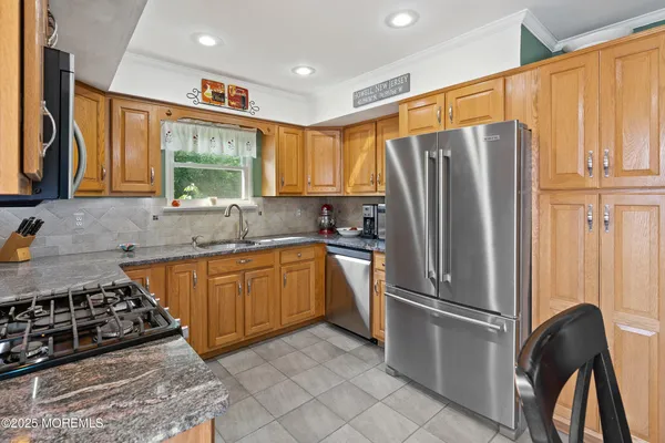 $660,000 | 10 Cove Court, Howell, NJ 07731