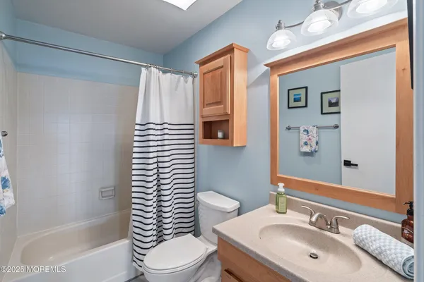 $660,000 | 10 Cove Court, Howell, NJ 07731