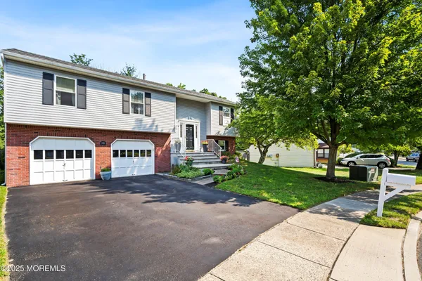 $660,000 | 10 Cove Court, Howell, NJ 07731